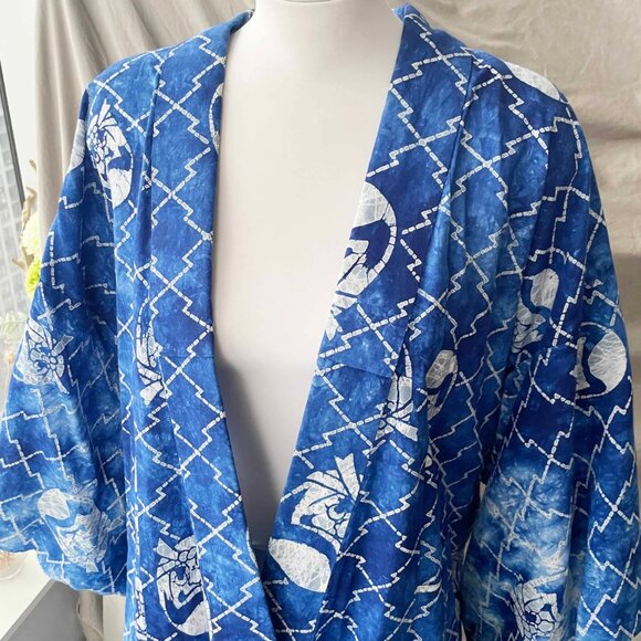 Vintage Daruma Doll Print Kimono: Retro Japanese Cotton Robe - Picture 4 of 7